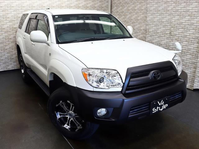 ハイラックスサーフ ＳＳＲ－Ｘ　リフトアップ／社外１７インチアルミホイール＆ブリジストンタイヤ／前後バンパーマットブラック塗装／マットブラックグリル／ＥＴＣ車載器／キーレスエントリー／ＣＤデッキ／イモビライザーシステム（2枚目）