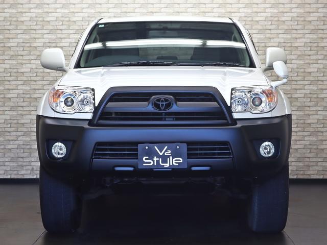 ハイラックスサーフ ＳＳＲ－Ｘ　リフトアップ／社外１７インチアルミホイール＆ブリジストンタイヤ／前後バンパーマットブラック塗装／マットブラックグリル／ＥＴＣ車載器／キーレスエントリー／ＣＤデッキ／イモビライザーシステム（4枚目）