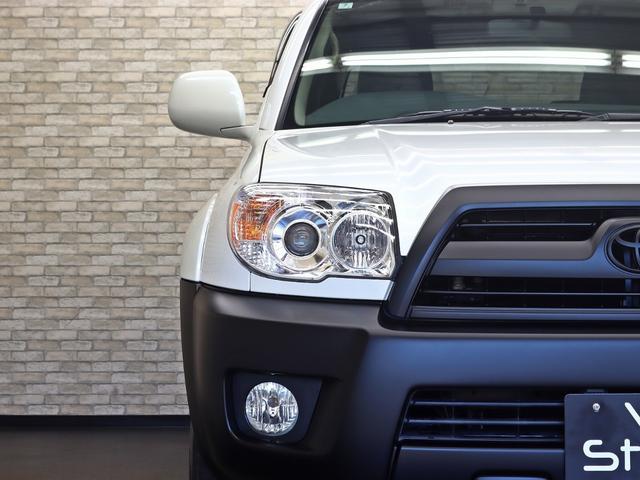 ハイラックスサーフ ＳＳＲ－Ｘ　リフトアップ／社外１７インチアルミホイール＆ブリジストンタイヤ／前後バンパーマットブラック塗装／マットブラックグリル／ＥＴＣ車載器／キーレスエントリー／ＣＤデッキ／イモビライザーシステム（7枚目）