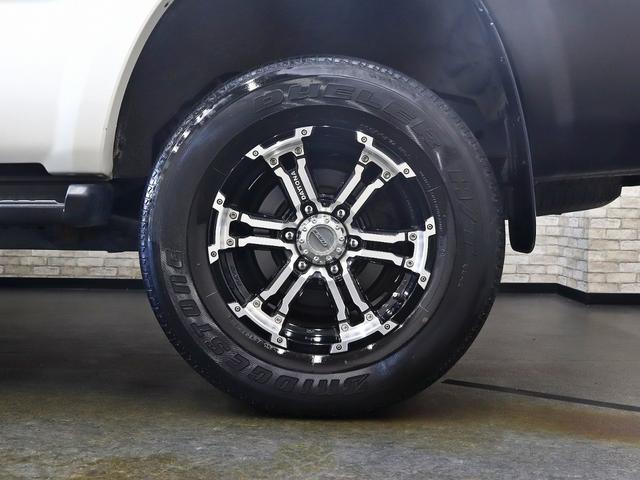 ハイラックスサーフ ＳＳＲ－Ｘ　リフトアップ／社外１７インチアルミホイール＆ブリジストンタイヤ／前後バンパーマットブラック塗装／マットブラックグリル／ＥＴＣ車載器／キーレスエントリー／ＣＤデッキ／イモビライザーシステム（12枚目）