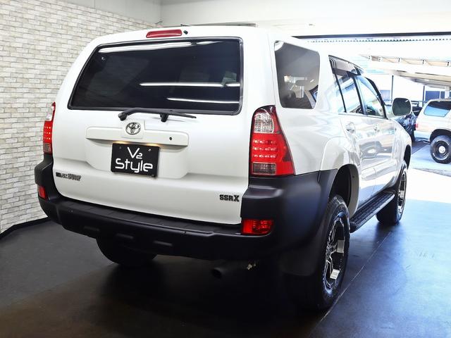 ハイラックスサーフ ＳＳＲ－Ｘ　リフトアップ／社外１７インチアルミホイール＆ブリジストンタイヤ／前後バンパーマットブラック塗装／マットブラックグリル／ＥＴＣ車載器／キーレスエントリー／ＣＤデッキ／イモビライザーシステム（16枚目）