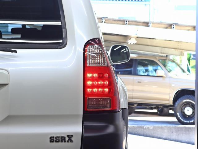 ハイラックスサーフ ＳＳＲ－Ｘ　リフトアップ／社外１７インチアルミホイール＆ブリジストンタイヤ／前後バンパーマットブラック塗装／マットブラックグリル／ＥＴＣ車載器／キーレスエントリー／ＣＤデッキ／イモビライザーシステム（18枚目）