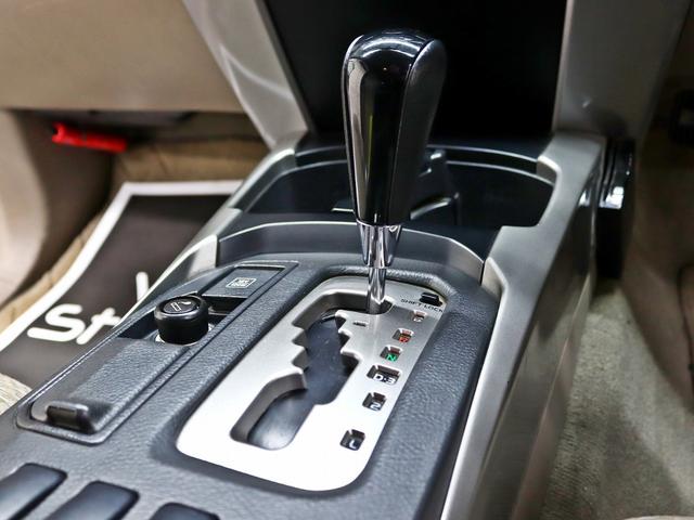 ハイラックスサーフ ＳＳＲ－Ｘ　リフトアップ／社外１７インチアルミホイール＆ブリジストンタイヤ／前後バンパーマットブラック塗装／マットブラックグリル／ＥＴＣ車載器／キーレスエントリー／ＣＤデッキ／イモビライザーシステム（24枚目）