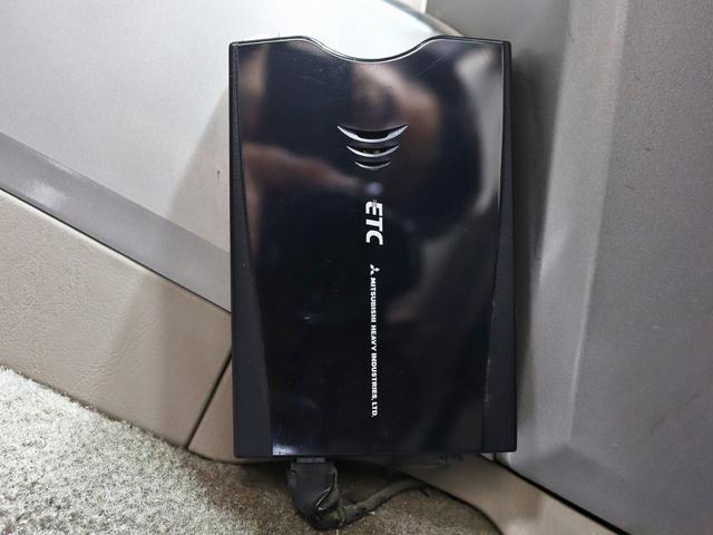 ハイラックスサーフ ＳＳＲ－Ｘ　リフトアップ／社外１７インチアルミホイール＆ブリジストンタイヤ／前後バンパーマットブラック塗装／マットブラックグリル／ＥＴＣ車載器／キーレスエントリー／ＣＤデッキ／イモビライザーシステム（26枚目）