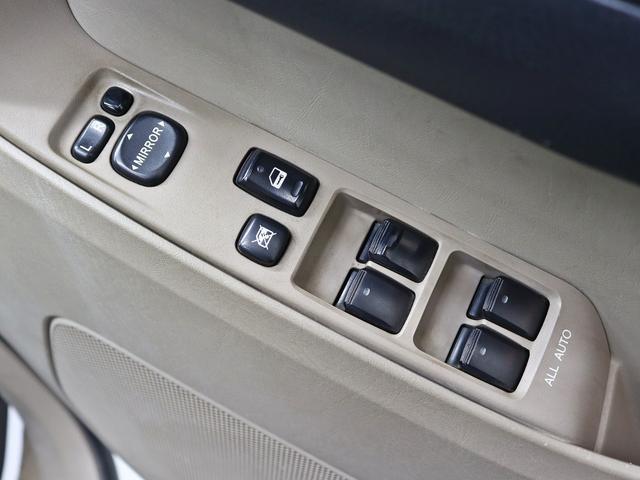 ハイラックスサーフ ＳＳＲ－Ｘ　リフトアップ／社外１７インチアルミホイール＆ブリジストンタイヤ／前後バンパーマットブラック塗装／マットブラックグリル／ＥＴＣ車載器／キーレスエントリー／ＣＤデッキ／イモビライザーシステム（28枚目）