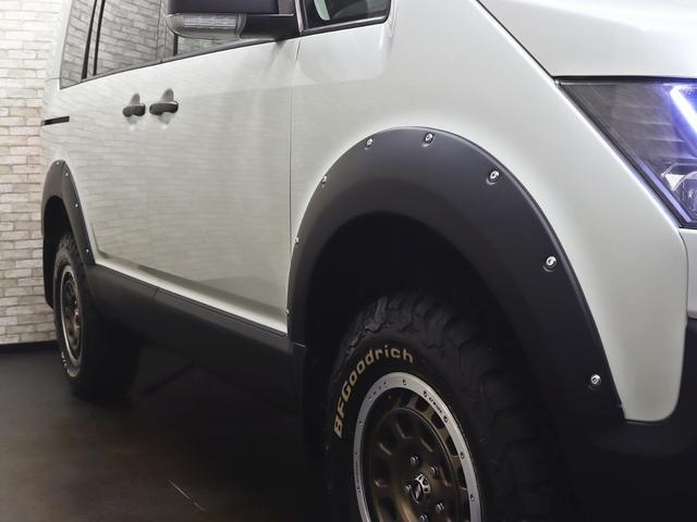 デリカＤ：５ シャモニー　４ＷＤ／両側電動ＳＤ／ＪＡＯＳ製オーバーフェンダー／バンパーガード／リフトアップ／新品１６Ｉｎアルミホイール／新品ＢＦグッドリッチタイヤ／ウッドコンビステアリング／ＬＥＤイカリングファイバーライン加工（12枚目）