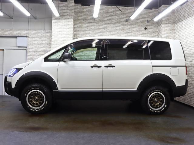 デリカＤ：５ シャモニー　４ＷＤ／両側電動ＳＤ／ＪＡＯＳ製オーバーフェンダー／バンパーガード／リフトアップ／新品１６Ｉｎアルミホイール／新品ＢＦグッドリッチタイヤ／ウッドコンビステアリング／ＬＥＤイカリングファイバーライン加工（13枚目）