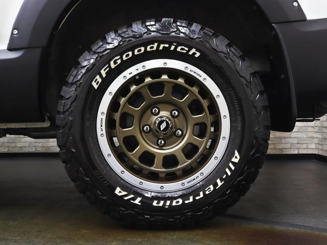 デリカＤ：５ シャモニー　４ＷＤ／両側電動ＳＤ／ＪＡＯＳ製オーバーフェンダー／バンパーガード／リフトアップ／新品１６Ｉｎアルミホイール／新品ＢＦグッドリッチタイヤ／ウッドコンビステアリング／ＬＥＤイカリングファイバーライン加工（14枚目）