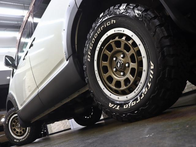 デリカＤ：５ シャモニー　４ＷＤ／両側電動ＳＤ／ＪＡＯＳ製オーバーフェンダー／バンパーガード／リフトアップ／新品１６Ｉｎアルミホイール／新品ＢＦグッドリッチタイヤ／ウッドコンビステアリング／ＬＥＤイカリングファイバーライン加工（15枚目）