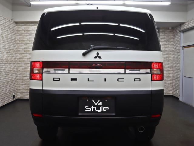 デリカＤ：５ シャモニー　４ＷＤ／両側電動ＳＤ／ＪＡＯＳ製オーバーフェンダー／バンパーガード／リフトアップ／新品１６Ｉｎアルミホイール／新品ＢＦグッドリッチタイヤ／ウッドコンビステアリング／ＬＥＤイカリングファイバーライン加工（17枚目）