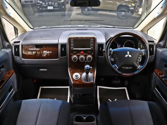 デリカＤ：５ シャモニー　４ＷＤ／両側電動ＳＤ／ＪＡＯＳ製オーバーフェンダー／バンパーガード／リフトアップ／新品１６Ｉｎアルミホイール／新品ＢＦグッドリッチタイヤ／ウッドコンビステアリング／ＬＥＤイカリングファイバーライン加工（21枚目）