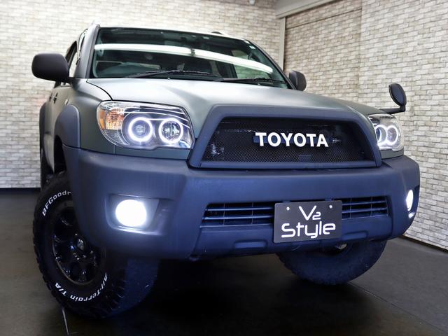 ハイラックスサーフ ＳＳＲ－Ｘ　４ＷＤ／リフトＵＰ／社外１７インチアルミホイール／ＢＦグッドリッチＡＴタイヤ／前後バンパーマットブラック塗装／ＴＯＹＯＴＡグリル／ＬＥＤフォグランプ／社外４連イカリングヘッドライト／シートカバー（3枚目）