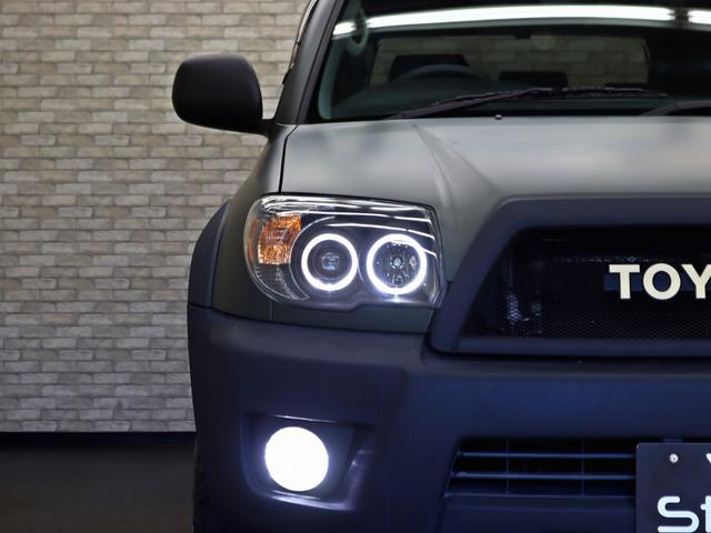ハイラックスサーフ ＳＳＲ－Ｘ　４ＷＤ／リフトＵＰ／社外１７インチアルミホイール／ＢＦグッドリッチＡＴタイヤ／前後バンパーマットブラック塗装／ＴＯＹＯＴＡグリル／ＬＥＤフォグランプ／社外４連イカリングヘッドライト／シートカバー（7枚目）