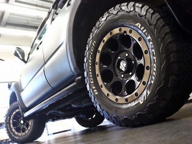 ハイラックスサーフ ＳＳＲ－Ｘ　４ＷＤ／リフトＵＰ／社外１７インチアルミホイール／ＢＦグッドリッチＡＴタイヤ／前後バンパーマットブラック塗装／ＴＯＹＯＴＡグリル／ＬＥＤフォグランプ／社外４連イカリングヘッドライト／シートカバー（13枚目）
