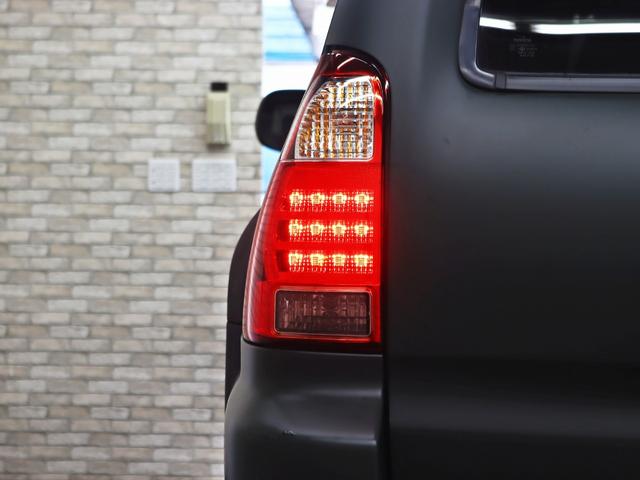 ハイラックスサーフ ＳＳＲ－Ｘ　４ＷＤ／リフトＵＰ／社外１７インチアルミホイール／ＢＦグッドリッチＡＴタイヤ／前後バンパーマットブラック塗装／ＴＯＹＯＴＡグリル／ＬＥＤフォグランプ／社外４連イカリングヘッドライト／シートカバー（17枚目）