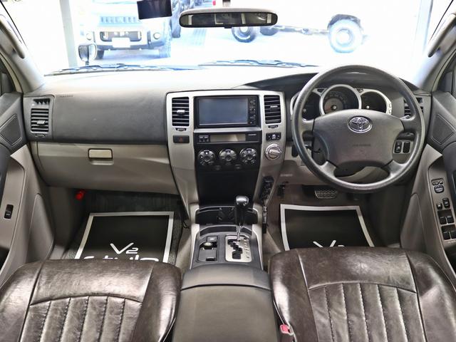 ハイラックスサーフ ＳＳＲ－Ｘ　４ＷＤ／リフトＵＰ／社外１７インチアルミホイール／ＢＦグッドリッチＡＴタイヤ／前後バンパーマットブラック塗装／ＴＯＹＯＴＡグリル／ＬＥＤフォグランプ／社外４連イカリングヘッドライト／シートカバー（19枚目）