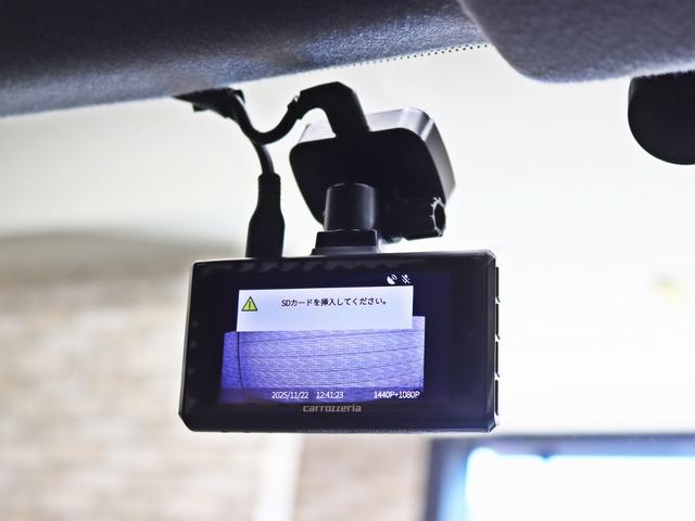 ハイラックスサーフ ＳＳＲ－Ｘ　４ＷＤ／リフトＵＰ／社外１７インチアルミホイール／ＢＦグッドリッチＡＴタイヤ／前後バンパーマットブラック塗装／ＴＯＹＯＴＡグリル／ＬＥＤフォグランプ／社外４連イカリングヘッドライト／シートカバー（22枚目）