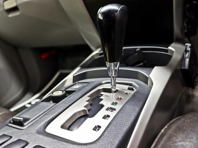 ハイラックスサーフ ＳＳＲ－Ｘ　４ＷＤ／リフトＵＰ／社外１７インチアルミホイール／ＢＦグッドリッチＡＴタイヤ／前後バンパーマットブラック塗装／ＴＯＹＯＴＡグリル／ＬＥＤフォグランプ／社外４連イカリングヘッドライト／シートカバー（28枚目）