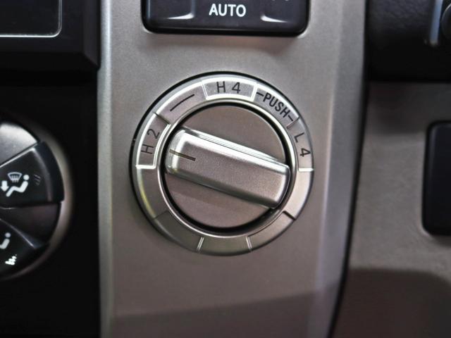 ハイラックスサーフ ＳＳＲ－Ｘ　４ＷＤ／リフトＵＰ／社外１７インチアルミホイール／ＢＦグッドリッチＡＴタイヤ／前後バンパーマットブラック塗装／ＴＯＹＯＴＡグリル／ＬＥＤフォグランプ／社外４連イカリングヘッドライト／シートカバー（30枚目）