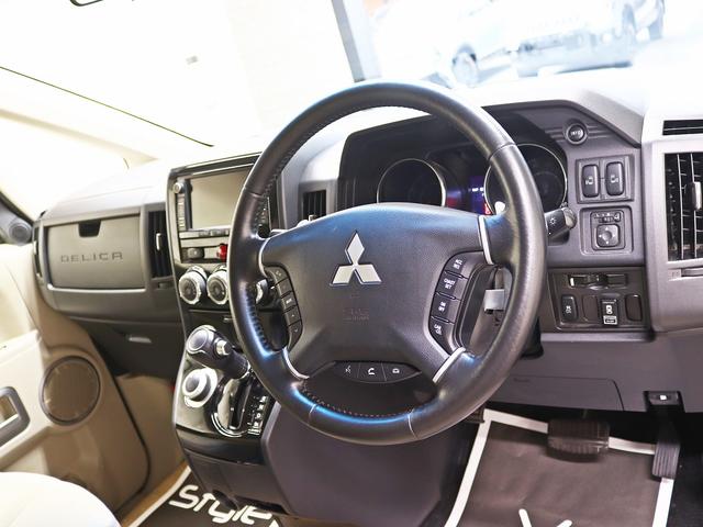 ステアリングもひび割れ等の無い、綺麗な状態となっております。ウッドコンビステアリングの取り付け等も是非ご相談下さい。