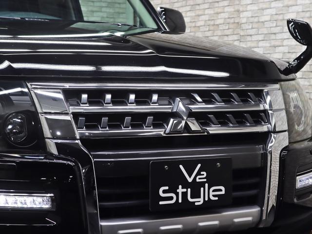 フロントフェイスをより華やかな印象にするメッキグリルを装着しております。