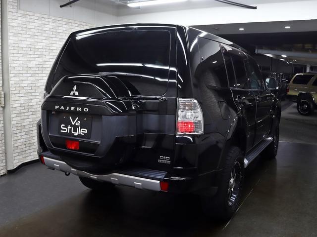 より引き締まった印象のリアビューを演出するため、テールレンズのブラックアウトを施工致しました。勿論ノーマル状態へお戻しする事も可能です。