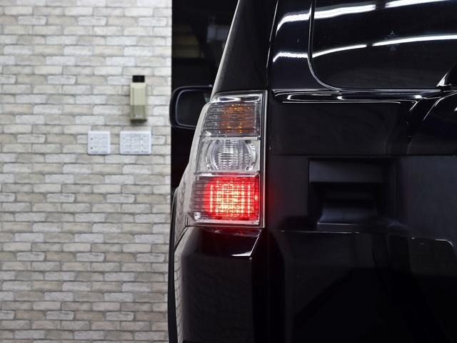 テールレンズも傷や汚れ等の無い綺麗な状態です。各種レンズ類のコーティングも承っております。