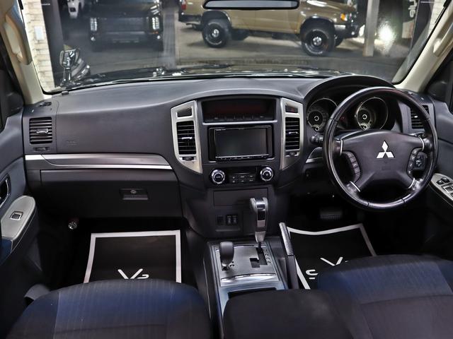 運転席は勿論の事、助手席も使用感の無い綺麗な状態となっております。ご家族やご友人にも喜んで頂ける事と思います。