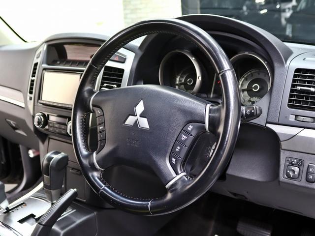 ステアリングもひび割れ等の無い、綺麗な状態となっております。ウッドコンビステアリングの取り付け等も是非ご相談下さい。