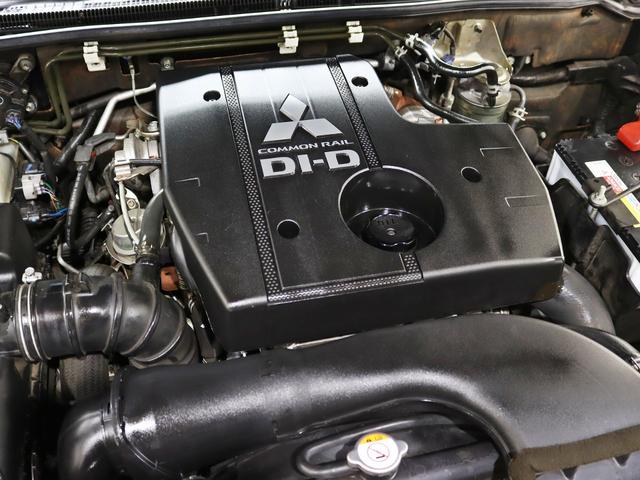 エンジンルームも点検整備＆クリーニング済みとなっております。車両入庫時とご成約時に加え、ご納車直前の３回にわたって整備点検を実施致しております。