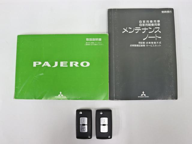 もちろん安心の記録簿付となっております。ご希望のお客様にはディーラーで点検後、新しい記録簿を付けてご納車させて頂きますので、お気軽にお申し付け下さいませ。