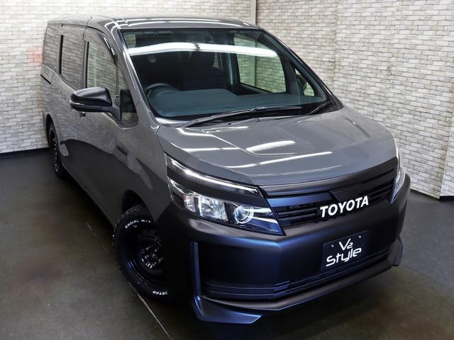 ヴォクシー ハイブリッドＸ　電動ＳＤ／ＴＯＹＯＴＡグリル／Ｇｚフードモール／ＮＥＷ１５インチスチールホイール／マッドスタータイヤ／純正ＳＤナビ／地デジＴＶ／Ｂｌｕｅｔｏｏｔｈ接続／ＤＶＤ再生／Ｂカメラ／スマートキー／記録簿付（2枚目）