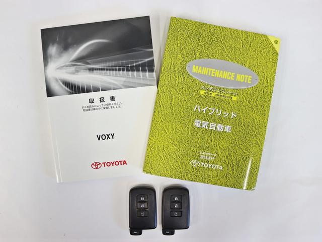 ヴォクシー ハイブリッドＸ　電動ＳＤ／ＴＯＹＯＴＡグリル／Ｇｚフードモール／ＮＥＷ１５インチスチールホイール／マッドスタータイヤ／純正ＳＤナビ／地デジＴＶ／Ｂｌｕｅｔｏｏｔｈ接続／ＤＶＤ再生／Ｂカメラ／スマートキー／記録簿付（41枚目）
