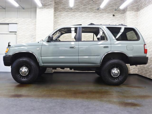 リフトアップによって、ハイラックスサーフがもつ重厚感を、より一層引き立てています。