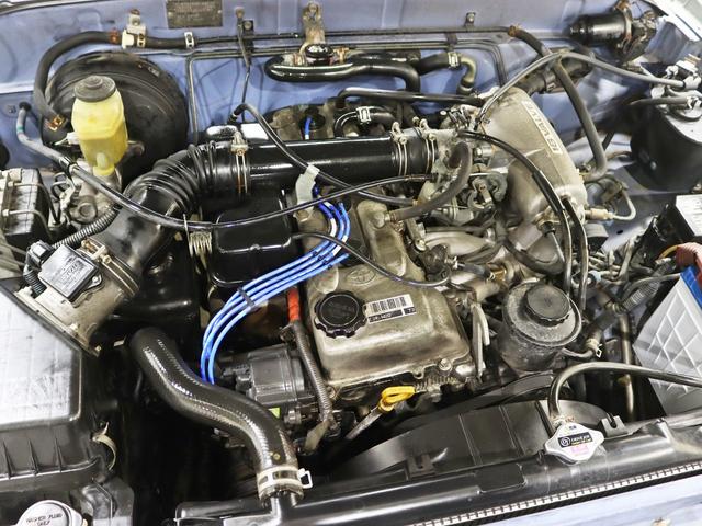 エンジンルームも点検整備＆クリーニング済みとなっております。車両入庫時とご成約時に加え、ご納車直前の３回にわたって整備点検を実施致しております。
