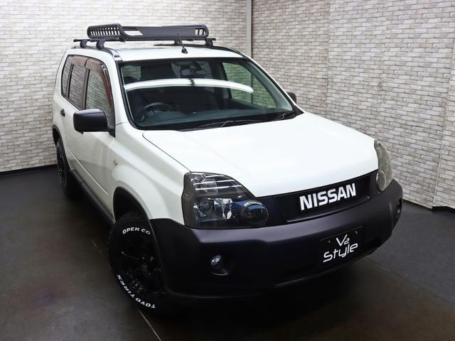 エクストレイル ２５Ｘ　４ＷＤ／ＮＩＳＳＡＮクラシックグリル／リフトＵＰ／新品１６インチＡＷ／ＴＯＹＯオープンカントリーＲＴ新品タイヤ／インナーブラックヘッドライト／カブロシート／社外ルーフキャリア／ＤＡＣ機能／キーレスキー（2枚目）