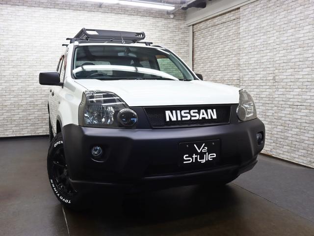 エクストレイル ２５Ｘ　４ＷＤ／ＮＩＳＳＡＮクラシックグリル／リフトＵＰ／新品１６インチＡＷ／ＴＯＹＯオープンカントリーＲＴ新品タイヤ／インナーブラックヘッドライト／カブロシート／社外ルーフキャリア／ＤＡＣ機能／キーレスキー（3枚目）