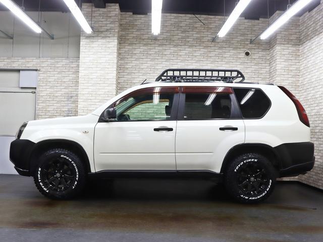 エクストレイル ２５Ｘ　４ＷＤ／ＮＩＳＳＡＮクラシックグリル／リフトＵＰ／新品１６インチＡＷ／ＴＯＹＯオープンカントリーＲＴ新品タイヤ／インナーブラックヘッドライト／カブロシート／社外ルーフキャリア／ＤＡＣ機能／キーレスキー（12枚目）