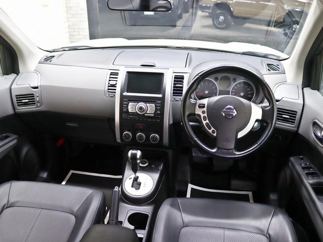 エクストレイル ２５Ｘ　４ＷＤ／ＮＩＳＳＡＮクラシックグリル／リフトＵＰ／新品１６インチＡＷ／ＴＯＹＯオープンカントリーＲＴ新品タイヤ／インナーブラックヘッドライト／カブロシート／社外ルーフキャリア／ＤＡＣ機能／キーレスキー（21枚目）