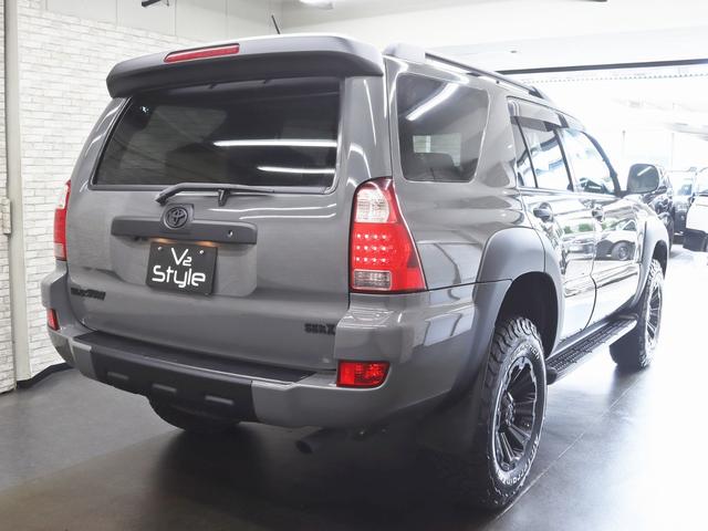 ハイラックスサーフ ＳＳＲ－Ｘリミテッド　４ＷＤ／ＴＯＹＯＴＡクラシックグリル／リフトアップ／新品社外１７インチアルミホイール／ＢＦグッドリッチＡＴ新品タイヤ／４連イカリングヘッドライト／カロッツェリアサイバーナビ／ルーフレール／キーレス（16枚目）