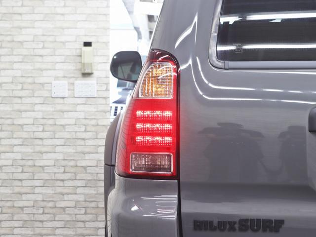 ハイラックスサーフ ＳＳＲ－Ｘリミテッド　４ＷＤ／ＴＯＹＯＴＡクラシックグリル／リフトアップ／新品社外１７インチアルミホイール／ＢＦグッドリッチＡＴ新品タイヤ／４連イカリングヘッドライト／カロッツェリアサイバーナビ／ルーフレール／キーレス（17枚目）
