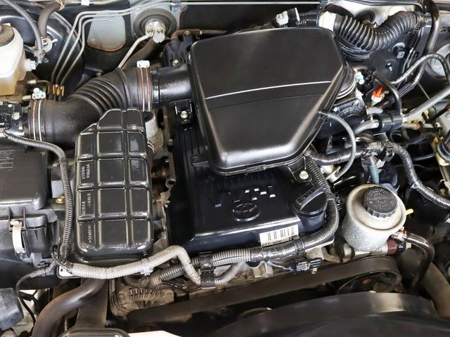 ハイラックスサーフ ＳＳＲ－Ｘリミテッド　４ＷＤ／ＴＯＹＯＴＡクラシックグリル／リフトアップ／新品社外１７インチアルミホイール／ＢＦグッドリッチＡＴ新品タイヤ／４連イカリングヘッドライト／カロッツェリアサイバーナビ／ルーフレール／キーレス（34枚目）