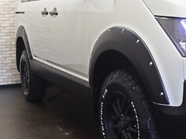 �I�[�o�[�t�F���_�[���x�[�X�F�Ƃ͈قȂ�F�œh�����邱�ƂŃG�b�W�����������A��藧�̓I�ȃf�U�C���ɂȂ�܂����B