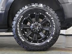 アルミホイールと車体のマッチングもセンスが問われる部分ですね。アルミホイール、タイヤ共に新品を使用しておりますのでご安心下さい。純正ホイールやスタッドレスタイヤについてもお気軽にご相談下さい。 4