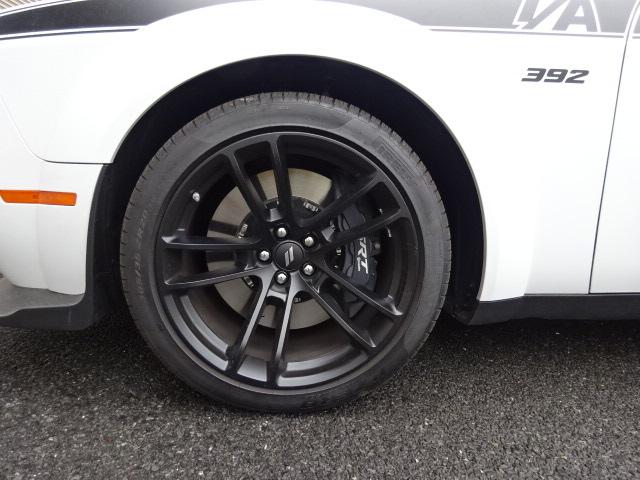 ダッジ・チャレンジャー ３９２　ＳＲＴ８　２０２１　自社輸入　Ｔ／Ａ　ＳＣＡＴＰＡＣＫ　ＷＩＤＥＢＯＤＹ　６ＭＴ　プラスＰＫＧ　テクノロジーＰＫＧ　ドライバーコンビニエンスＰＫＧ　ハーマンカードン　６ピストンフロントキャリパー（16枚目）