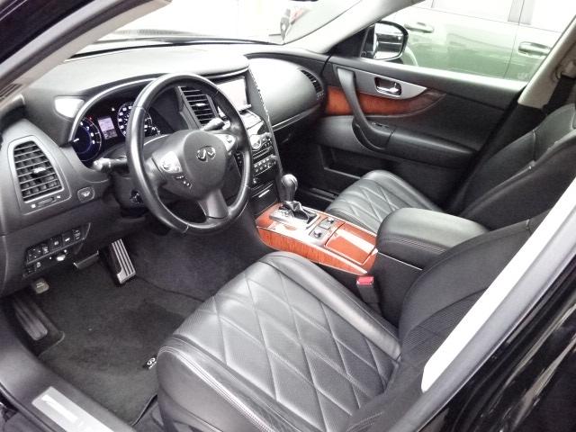 ＦＸ３５ 　新車並行　リミテッドエディション　オートチェックＣＡＲＦＡＸ付き　ＦＸ３５ＡＷＤ　ストラーダＳＤナビ　アラウンドビューモニターＢＯＳＥサウンド　パワーリアゲート　純正２０ＡＷ　ＥＴＣ　サンルーフ（14枚目）