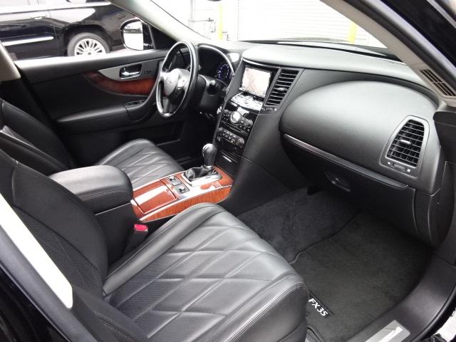 ＦＸ３５ 　新車並行　リミテッドエディション　オートチェックＣＡＲＦＡＸ付き　ＦＸ３５ＡＷＤ　ストラーダＳＤナビ　アラウンドビューモニターＢＯＳＥサウンド　パワーリアゲート　純正２０ＡＷ　ＥＴＣ　サンルーフ（19枚目）