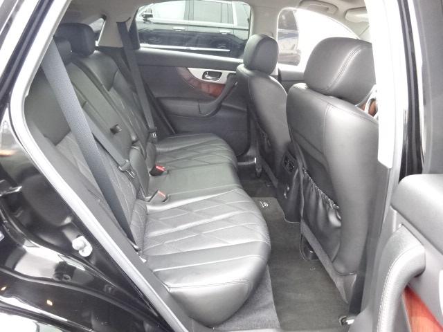 ＦＸ３５ 　新車並行　リミテッドエディション　オートチェックＣＡＲＦＡＸ付き　ＦＸ３５ＡＷＤ　ストラーダＳＤナビ　アラウンドビューモニターＢＯＳＥサウンド　パワーリアゲート　純正２０ＡＷ　ＥＴＣ　サンルーフ（22枚目）