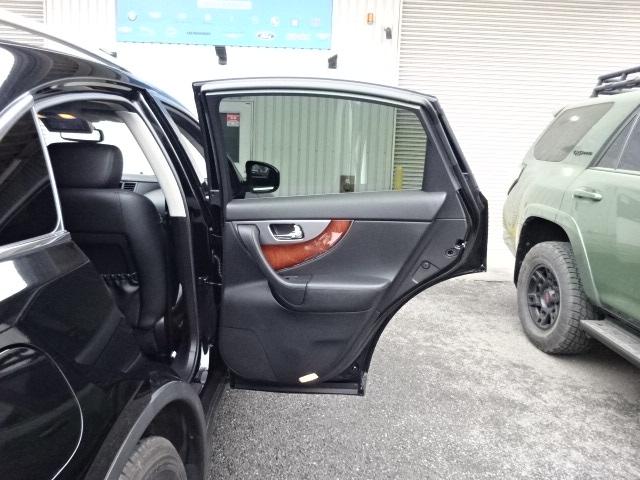 ＦＸ３５ 　新車並行　リミテッドエディション　オートチェックＣＡＲＦＡＸ付き　ＦＸ３５ＡＷＤ　ストラーダＳＤナビ　アラウンドビューモニターＢＯＳＥサウンド　パワーリアゲート　純正２０ＡＷ　ＥＴＣ　サンルーフ（23枚目）