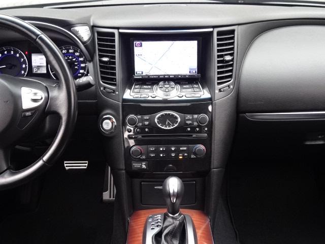 ＦＸ３５ 　新車並行　リミテッドエディション　オートチェックＣＡＲＦＡＸ付き　ＦＸ３５ＡＷＤ　ストラーダＳＤナビ　アラウンドビューモニターＢＯＳＥサウンド　パワーリアゲート　純正２０ＡＷ　ＥＴＣ　サンルーフ（27枚目）